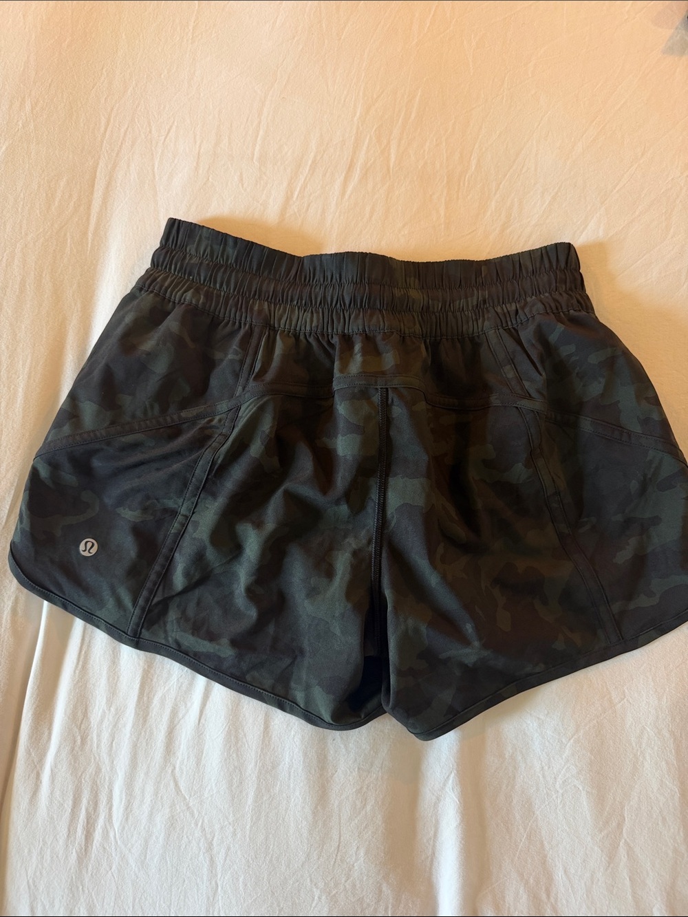 lululemon hotty hot low-rise lined short 4”